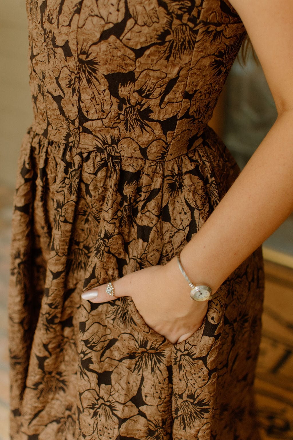 Brown Bow Detail Textured Midi Dress - Image 5