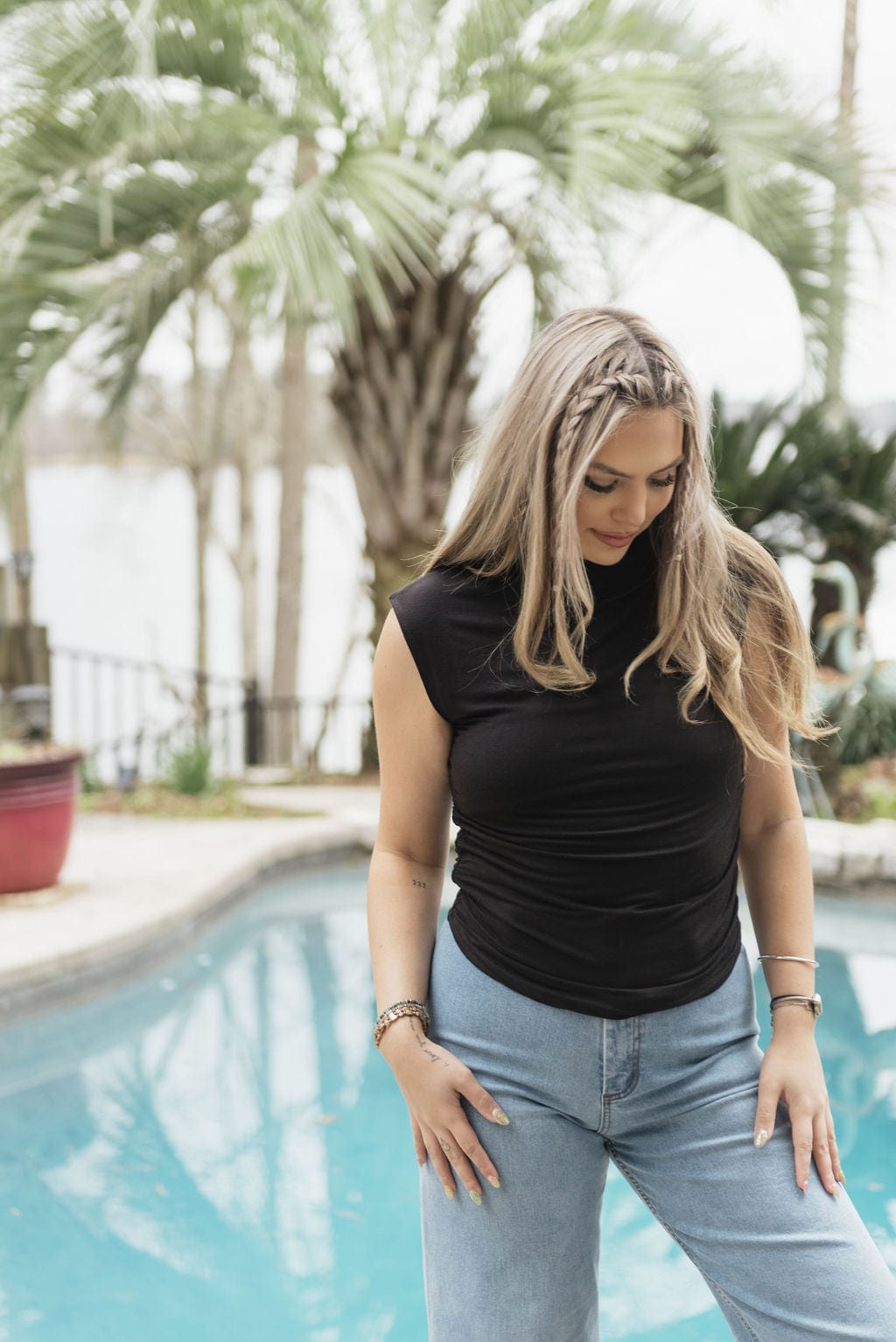 Black Fitted Ruch Detail Sleeveless Top - Image 4